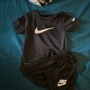 2T black Nike outfit